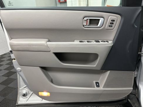 Used 2014 Honda Pilot Touring image 17