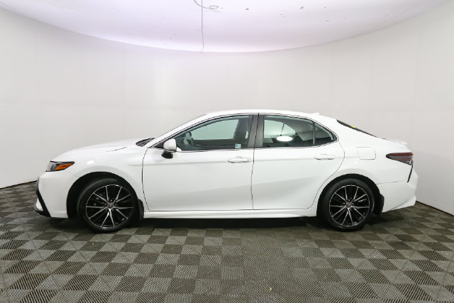 Used 2024 Toyota Camry SE w/ Cold Weather Package FWD image 6