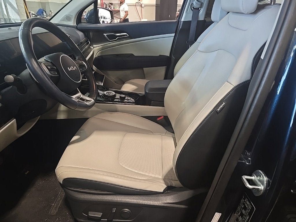 Used 2023 Kia Sportage EX AWD/4WD image 3