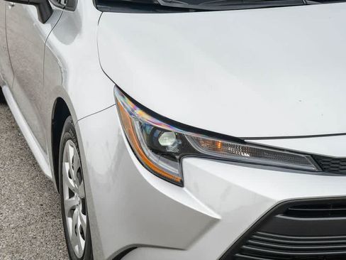 Used 2025 Toyota Corolla LE FWD image 4