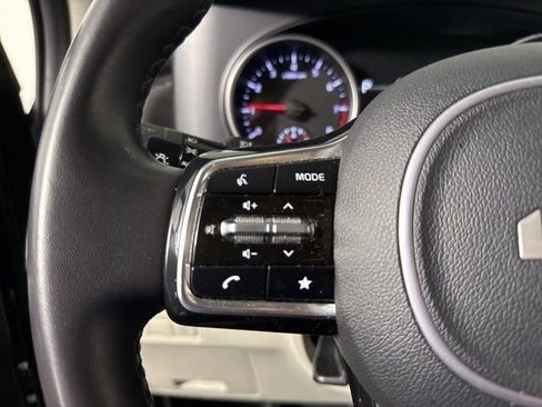 Used 2024 Kia Carnival LX FWD image 19
