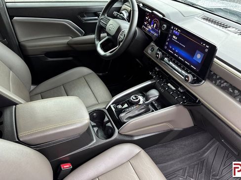 Used 2023 Chevrolet Colorado ZR2 w/ ZR2 Convenience Package III image 16