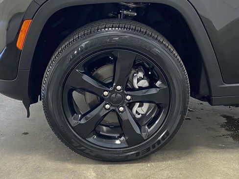 New 2025 Jeep Grand Cherokee Altitude image 7