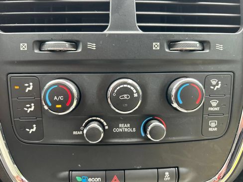 Used 2013 Dodge Grand Caravan SXT w/ UConnect Hands-Free Group FWD image 32