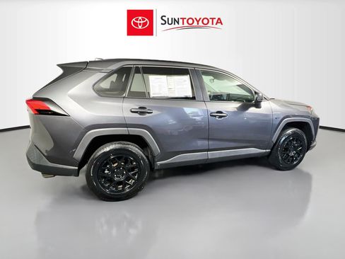 Used 2022 Toyota RAV4 LE FWD image 4