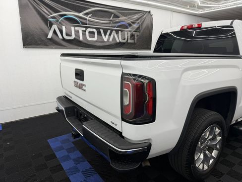 Used 2018 GMC Sierra 1500 SLT w/ SLT Premium Package AWD/4WD image 3