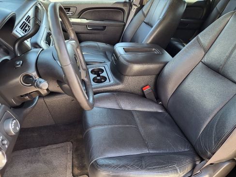 Used 2012 Chevrolet Avalanche LT w/ Suspension Package, Off-Road AWD/4WD image 14