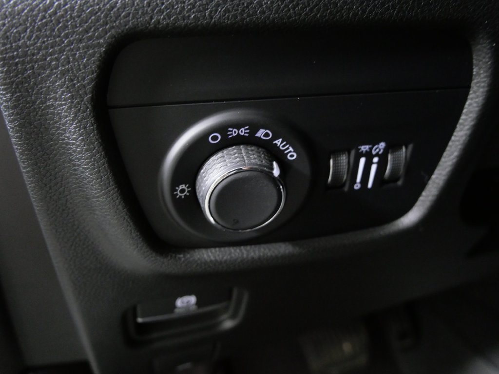Used 2024 Jeep Grand Cherokee L Altitude AWD/4WD image 16