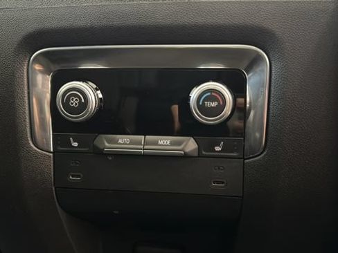 Used 2026 GMC Yukon Denali w/ Sun & Power Step Package AWD/4WD image 22