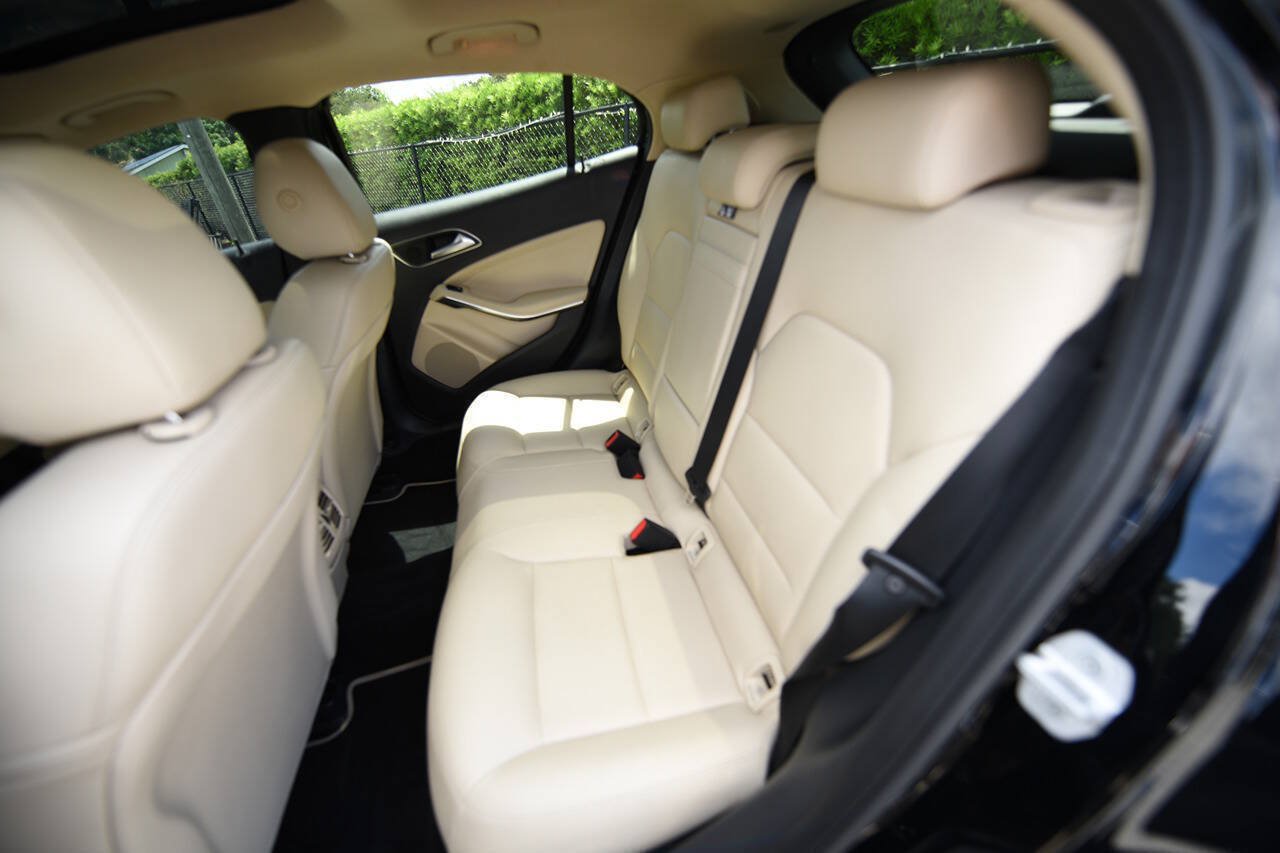 Used 2017 Mercedes-Benz GLA 250 image 11