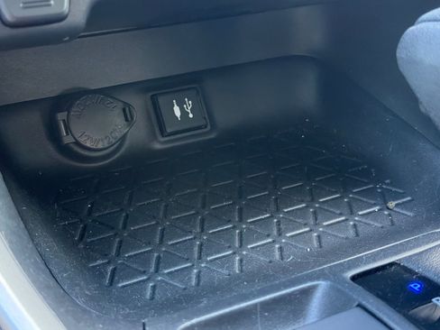 Used 2019 Toyota RAV4 LE w/ Carpet Mat Package FWD image 37