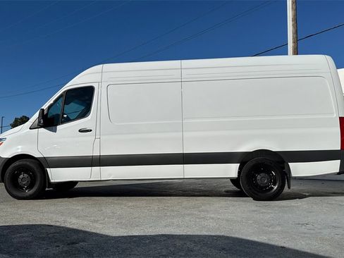 Used 2024 Mercedes-Benz Sprinter 2500 image 7