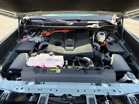 New 2026 Toyota Tundra Platinum AWD/4WD image 7
