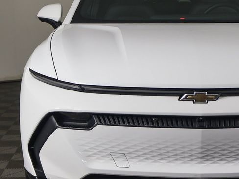 Used 2024 Chevrolet Equinox EV LT image 13