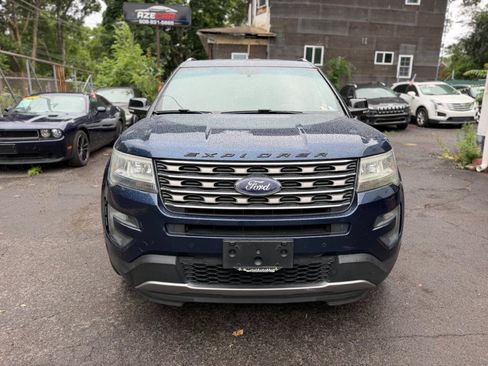 Used 2016 Ford Explorer XLT w/ Equipment Group 202A AWD/4WD image 11