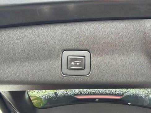 Used 2021 Chevrolet TrailBlazer RS w/ Sun and Liftgate Package AWD/4WD image 9