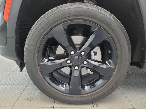 Used 2023 Jeep Grand Cherokee Altitude RWD image 31