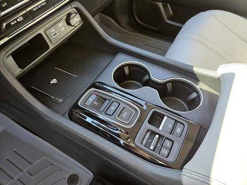 Used 2025 Honda Pilot Touring image 16