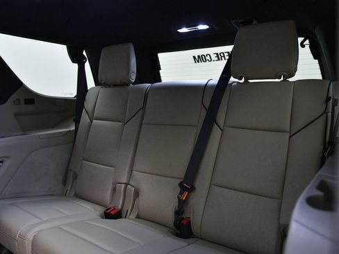 Used 2023 Cadillac Escalade Premium Luxury w/ Performance Package image 13