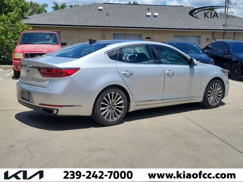 Used 2017 Kia Cadenza Technology FWD image 4