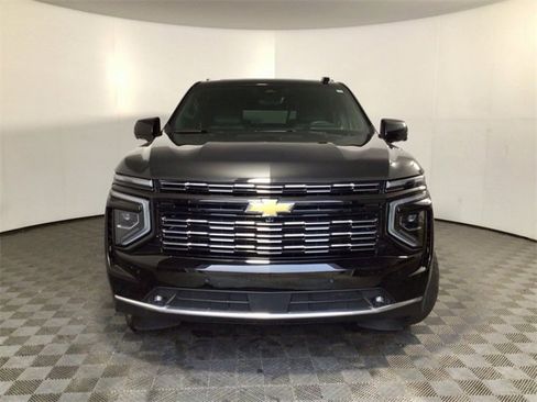 Used 2025 Chevrolet Suburban High Country image 6