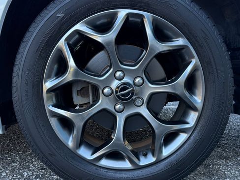 Used 2015 Chrysler 300 S image 33