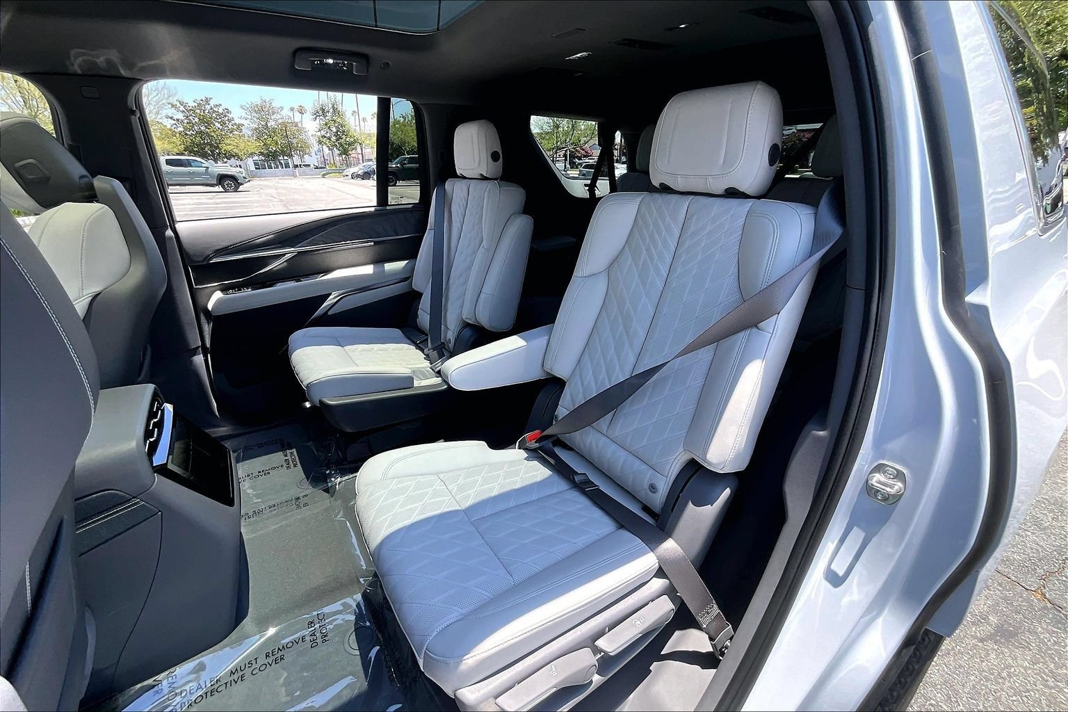 Used 2026 Cadillac Escalade IQL Luxury w/ LPO, Floor Liner Package AWD/4WD image 27