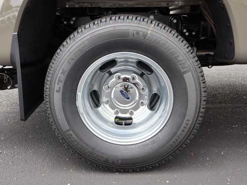 New 2026 Ford F350 Platinum w/ Platinum Plus Package AWD/4WD image 16