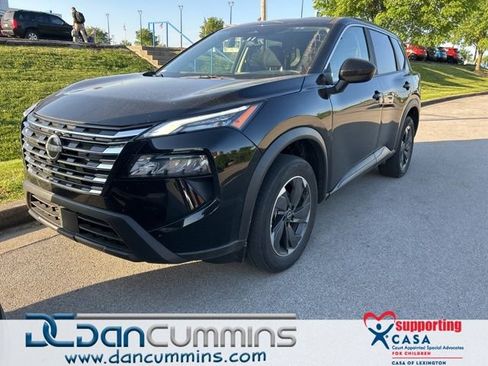 Used 2025 Nissan Rogue SV FWD image 1
