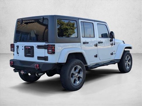 Used 2018 Jeep Wrangler Unlimited Sahara w/ Connectivity Group AWD/4WD image 5