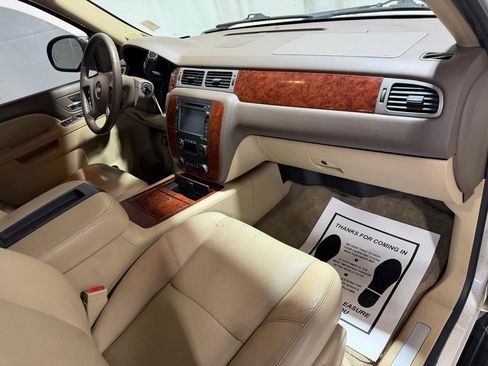 Used 2014 Chevrolet Suburban LTZ image 13