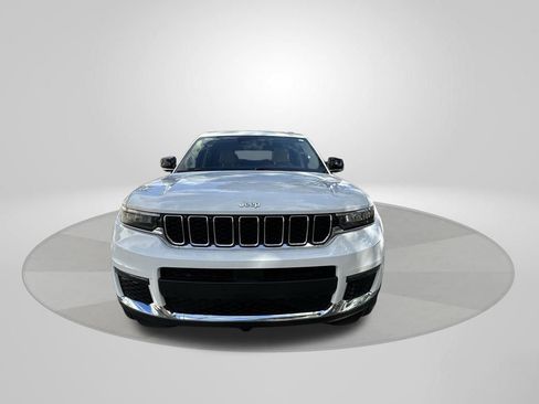 Used 2022 Jeep Grand Cherokee L Limited RWD image 2