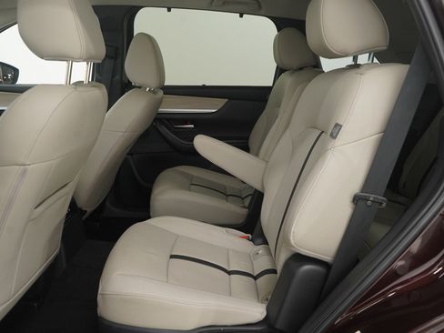 Certified 2024 MAZDA CX-90 Plug-In Hybrid w/ Premium Pkg image 17