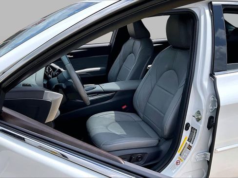 Used 2019 Toyota Avalon Limited FWD image 8