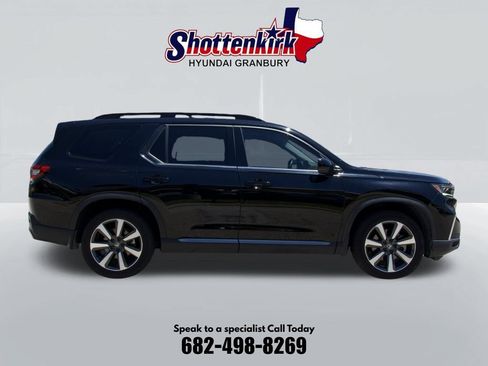 Used 2023 Honda Pilot Touring image 5