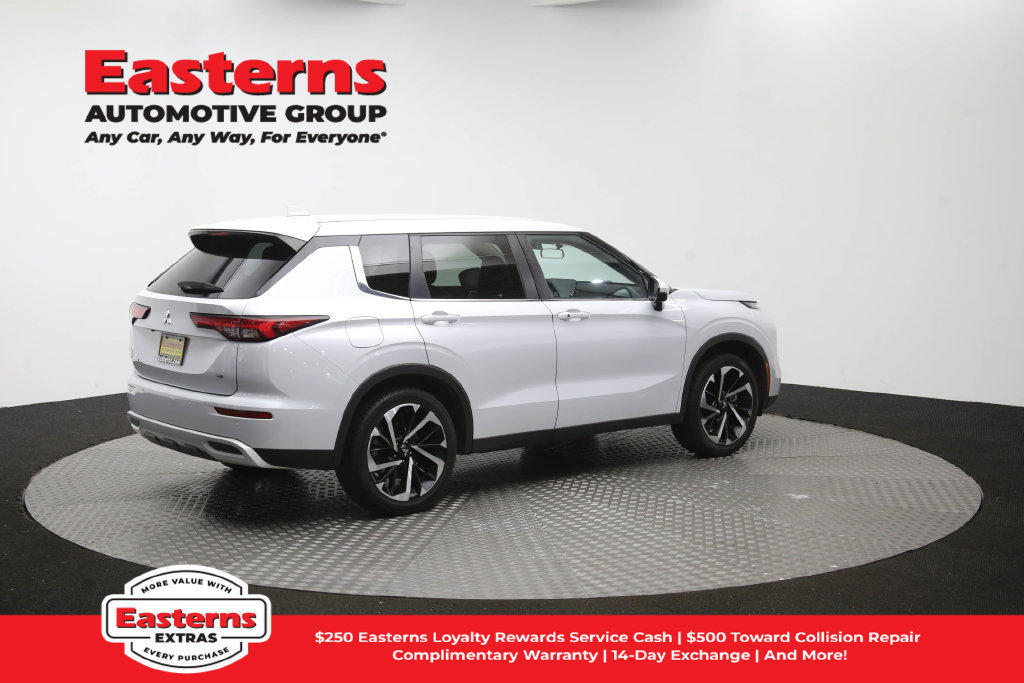 Used 2024 Mitsubishi Outlander SE FWD image 44