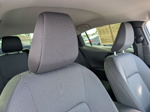 Used 2023 Toyota Prius LE image 3