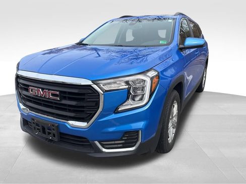 Used 2024 GMC Terrain SLE w/ Driver Convenience Package FWD image 3