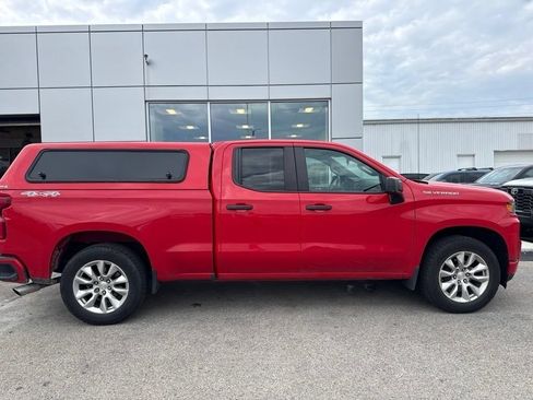 Used 2019 Chevrolet Silverado 1500 Custom w/ Custom Value Package AWD/4WD image 2