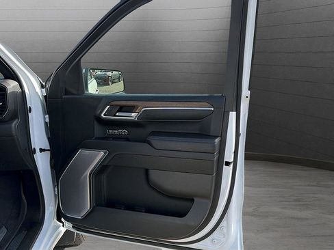 Used 2022 Chevrolet Silverado 1500 High Country w/ High Country Premium Package image 15