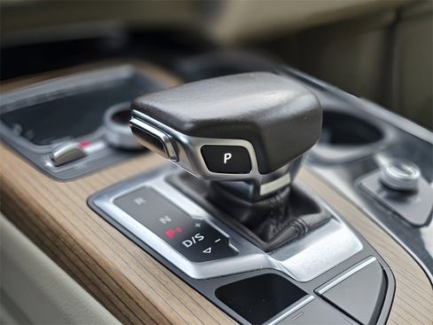 Used 2017 Audi Q7 3.0T Premium image 36