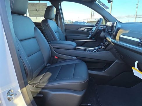 New 2026 Chevrolet Traverse LT image 16