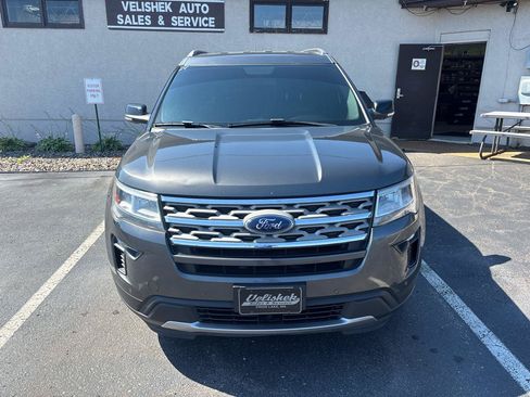 Used 2018 Ford Explorer XLT w/ Equipment Group 202A AWD/4WD image 8