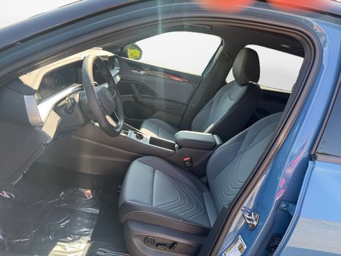 New 2025 Volkswagen Tiguan SE R-Line image 9