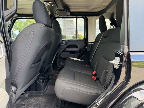 Used 2020 Jeep Wrangler Unlimited Sahara AWD/4WD image 15