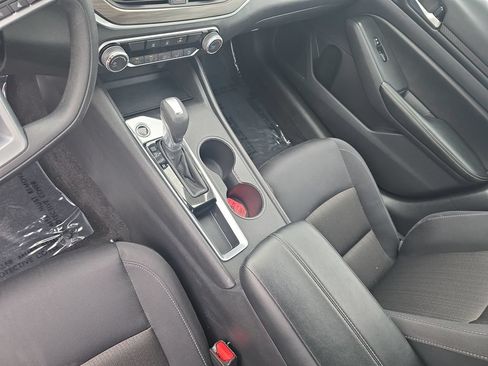 Used 2025 Nissan Altima 2.5 SV FWD image 22