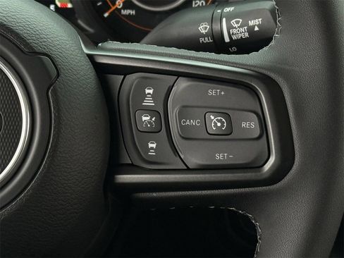 Used 2025 Jeep Gladiator Mojave image 13