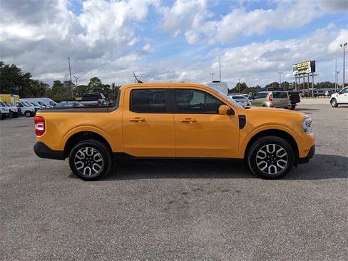 Certified 2023 Ford Maverick Lariat image 3