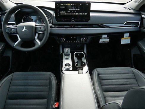 New 2026 Mitsubishi Outlander SE image 7