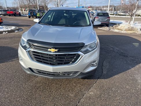 Used 2020 Chevrolet Equinox LT w/ Driver Convenience Package image 4